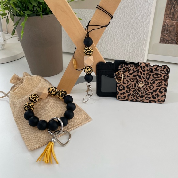 Bracelet Keychain Silicone Wood Beads/Lanyard Teacher Badge Holder Gift Set - Picture 4 of 7